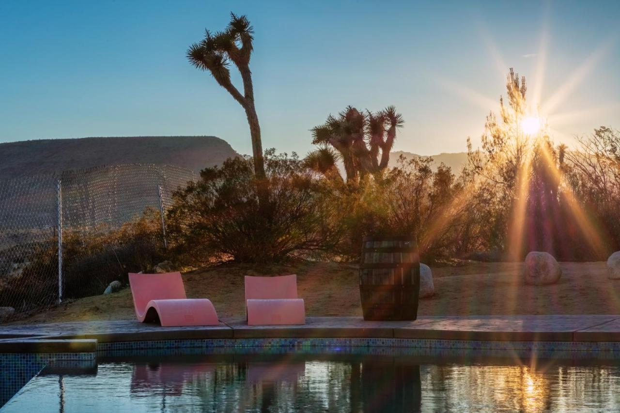 Wind Hill Hotel Yucca Valley Exterior foto